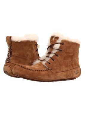 UGG Chickaree moccasin boots Size 8
